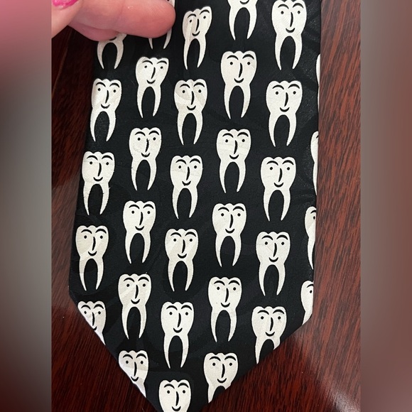 Steven Harris Black and White Patterned Tie with tooth design - Picture 4 of 6